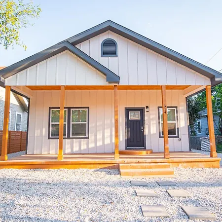 Experience Convenience W 4Br3Ba Near Alamodome Villa